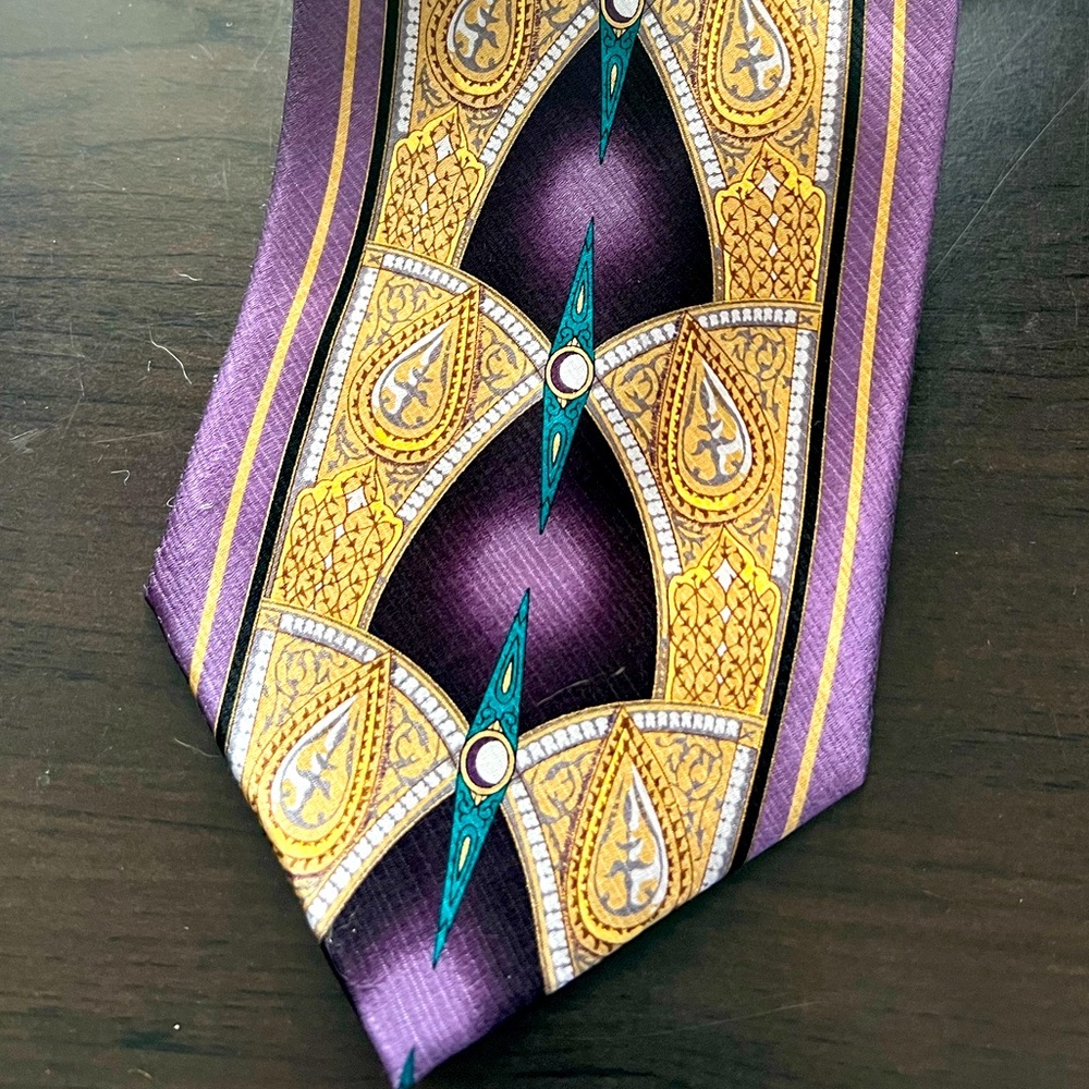 Irvine Park tie. 100% silk